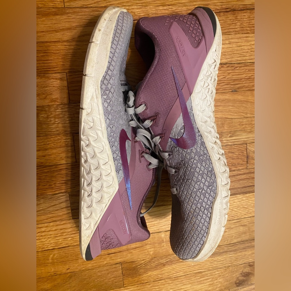 Nike metcon purple gray sparkle logo size 9.5